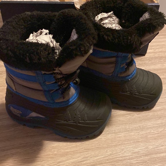 Absolute Canada toddler boys winter boots - Picture 4 of 8